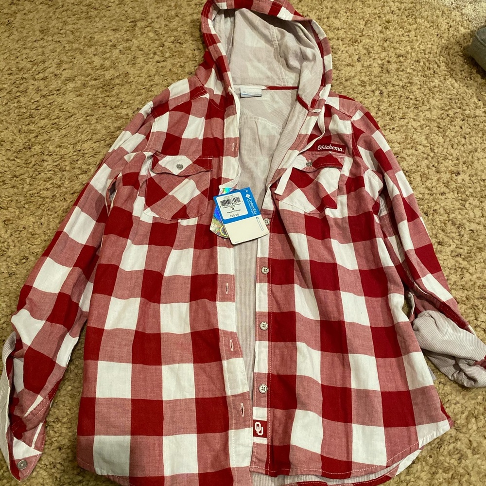 *NWT* Women’s Columbia size m hooded button up